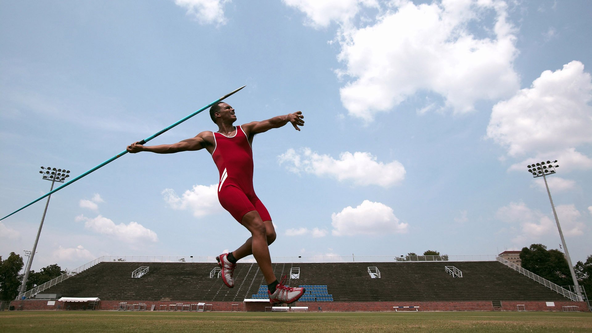欧冠半决赛：巴萨三球优势在安菲尔德崩盘 梅西独木难支